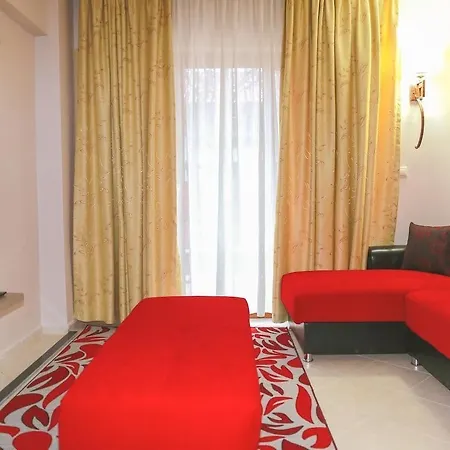 Villa Paradise Club *